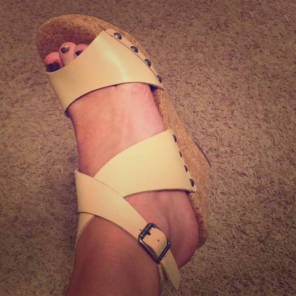 Nude Lucky Brand wedges